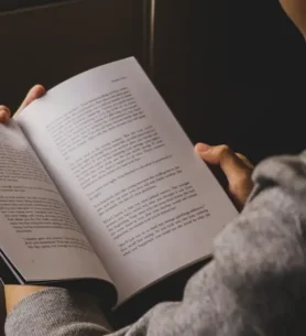 reading books-3